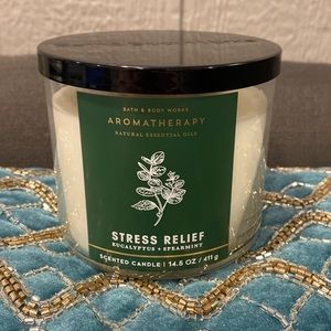 NWT Bath & Body Works Aromatherapy Stress Relief scented candle 14.5 oz
